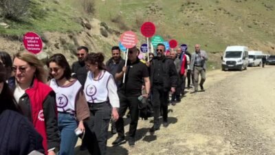 Hakkari–Van ve Şemdinli–Derecik karayollarında yaşanan heyelan ve ulaşım kesintilerine karşı,