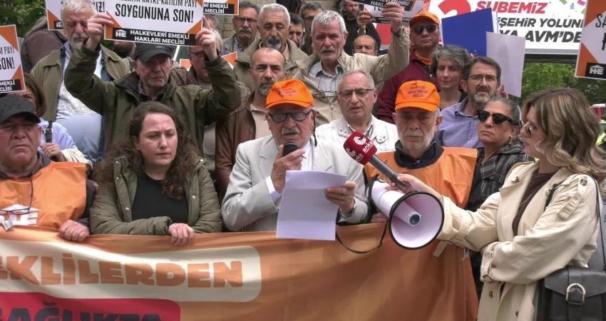 Halkevleri Emekli Hakları Meclisi, “sağlıkta katkı ve katılım paylarının kaldırılması” talebiyle topladıkları dilekçeleri TBMM’ye sundu Halkevleri Emekli Hakları Meclisi, "sağlıkta katkı ve katılım paylarının kaldırılması"
