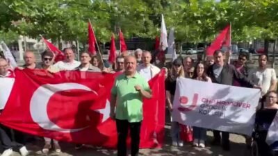 Almanya’nın Hannover kentinde CHP’li gençler, “Geri Adım Yok Mücadeleye Devam”