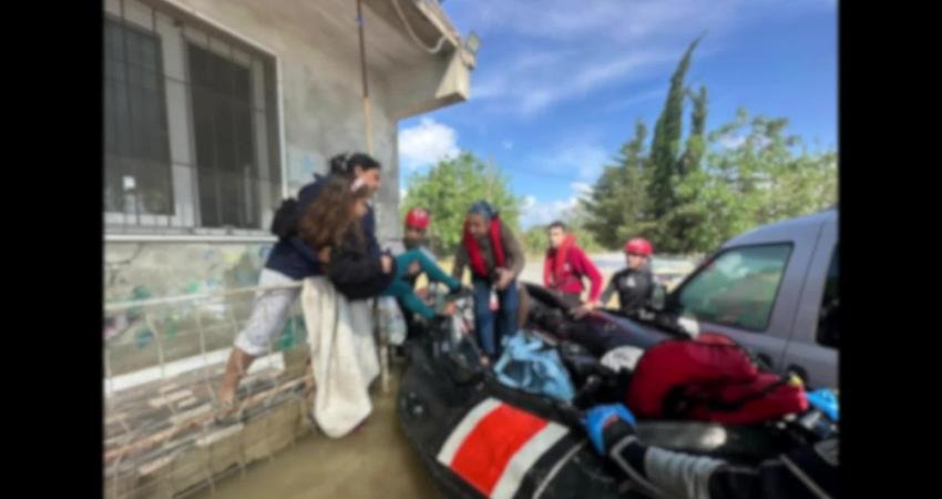 İçişleri Bakanlığı, Hatay'ın Defne ilçesinde meydana gelen su baskınları nedeniyle