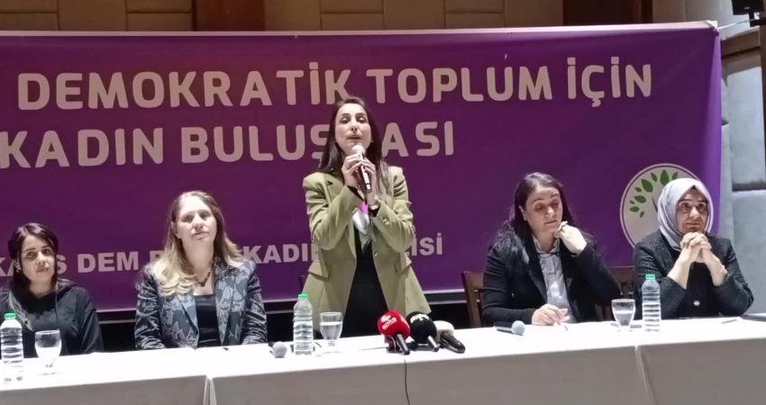 DEM Parti Eş Genel Başkanı Tülay Hatimoğulları, Kars’ta yaptığı konuşmada