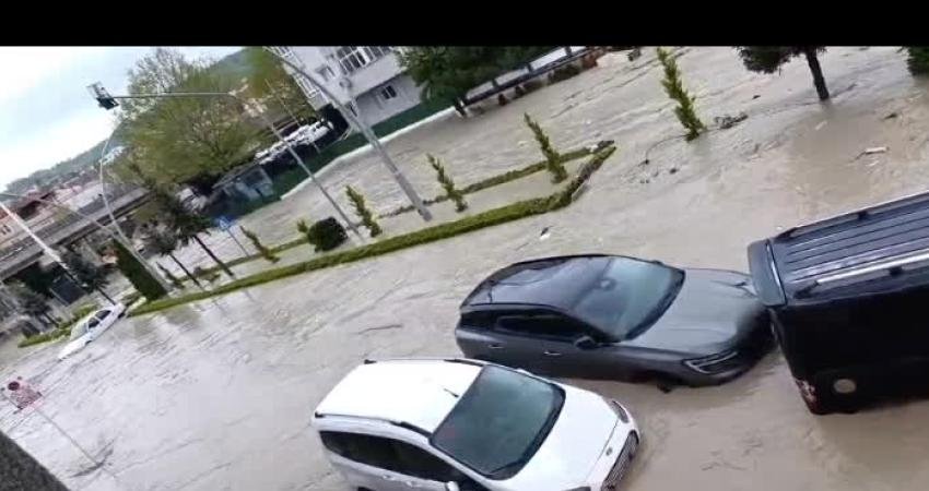 Samsun’un Havza ilçesinde etkili olan sağanak yağış sonrası taşan Çayırözü