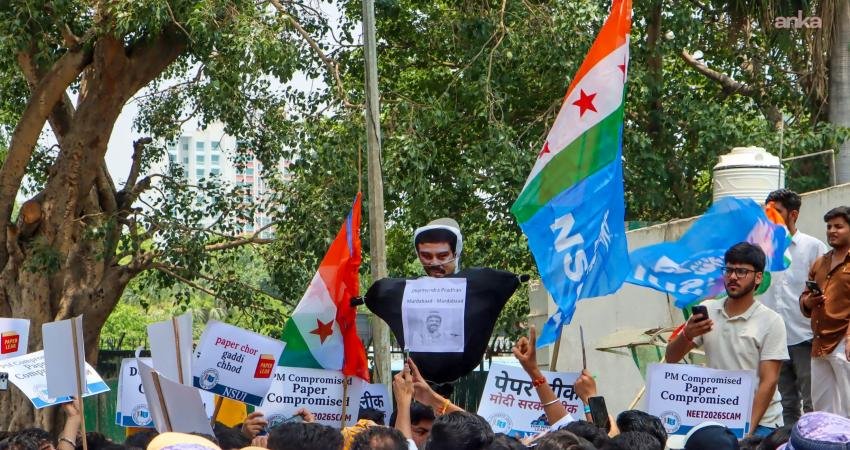 Hindistan’da ana muhalefetteki Kongre Partisi’nin öğrenci koluna bağlı çok sayıda