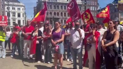 Hollanda’da CHP Kurultayı’nın iptaline karşı protesto CHP Hollanda Birliği ve Gençlik Kolları, Amsterdam Dam Meydanı’nda düzenledikleri