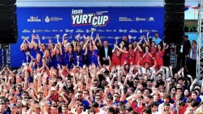 İBB Başkanvekili Nuri Aslan, İBB yurtlarında kalan öğrencilerin düzenlediği spor