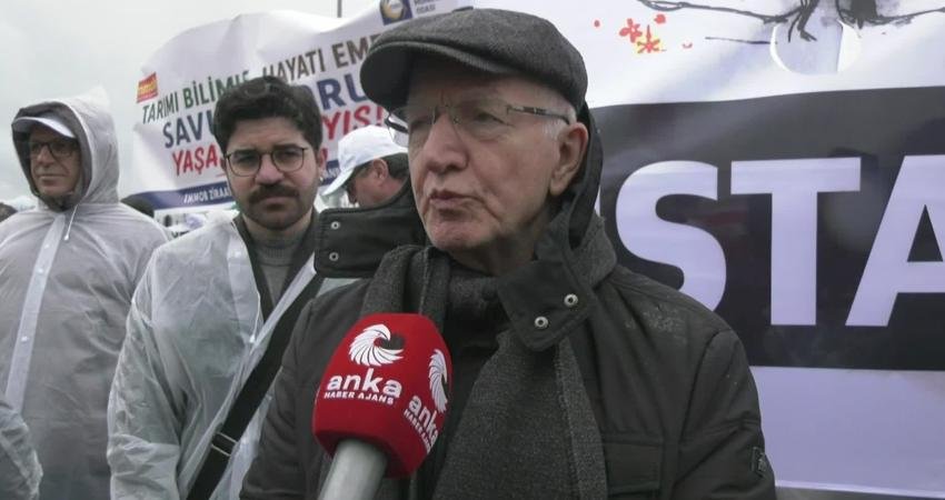 İstanbul Baro Başkanı İbrahim Kaboğlu Haydarpaşa'dan Kadıköy'e gerçekleştirilen 1 Mayıs