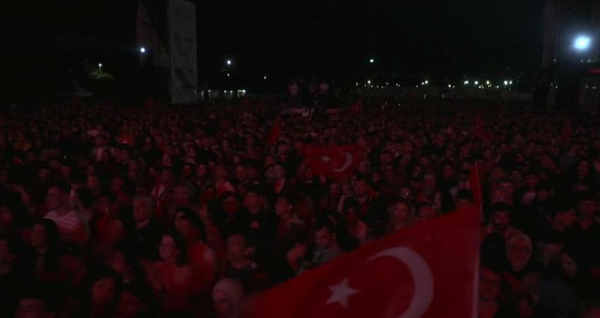 İmamoğlu’ndan gençlere mesaj: “Türkiye’nin ve Cumhuriyetimizin muhafızları olacağız, başaracağız” CHP'nin tutuklu cumhurbaşkanı adayı ve İBB Başkanı Ekrem İmamoğlu, İBB’nin Maltepe’de