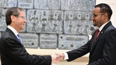 İsrail Cumhurbaşkanı Isaac Herzog, göreve yeni başlayan Somaliland temsilcisi Muhamed