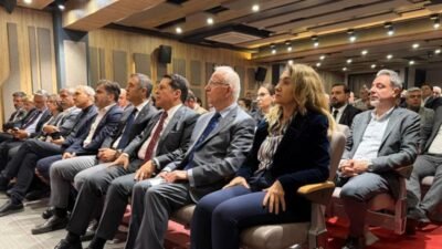 İstanbul Barosu Başkanı İbrahim Kaboğlu ve Yönetim Kurulu üyeleri, CHP'ye