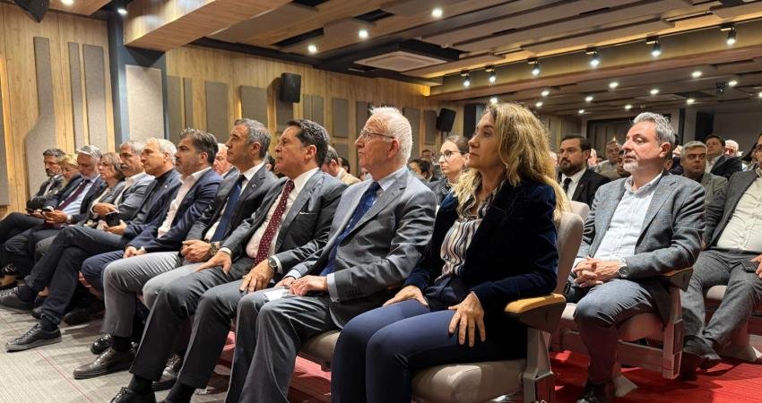 İstanbul Barosu Başkanı İbrahim Kaboğlu ve Yönetim Kurulu üyeleri, CHP'ye