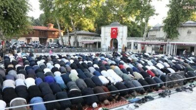 İstanbul'daki pek çok tarihi cami gibi Eyüp Sultan Cami de,