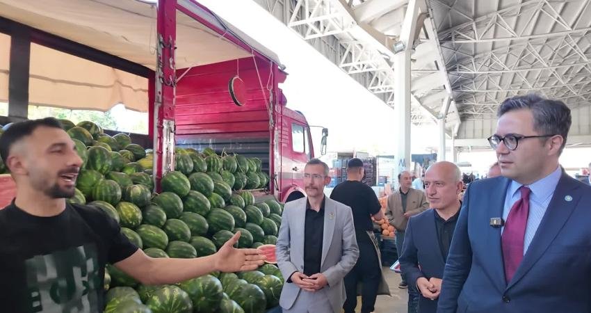 İYİ Partili Yılmaz Konya’da Muhacir Pazarı esnafını ziyaret etti İYİ Parti Medya ve Tanıtımdan Sorumlu Genel Başkan Yardımcısı Hüseyin