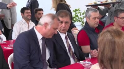 İzmir Büyükşehir Belediye Başkanı Cemil Tugay, mesaiye İzmir Metrosu’nun personeliyle