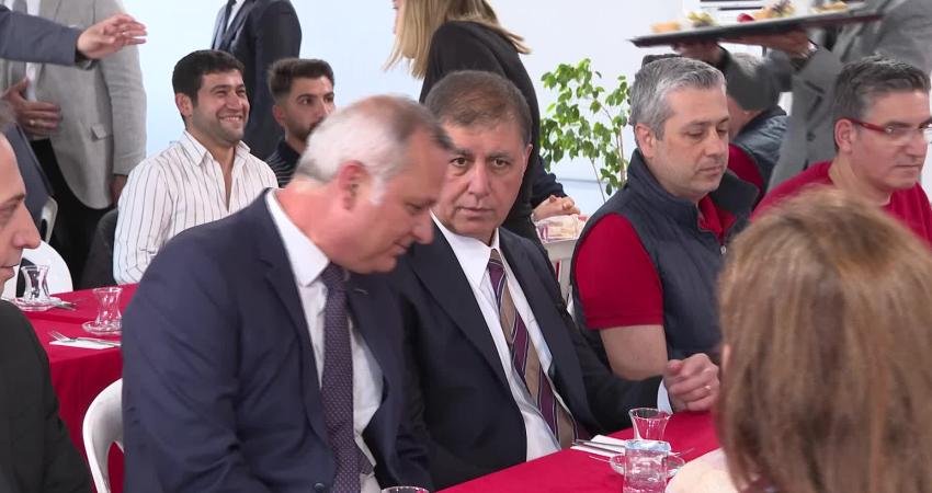 İzmir Büyükşehir Belediye Başkanı Cemil Tugay, mesaiye İzmir Metrosu’nun personeliyle