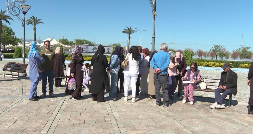 İzmir Büyükşehir Belediyesi’nin emeklilere yönelik sosyal ve ekonomik destekleri sürüyor.