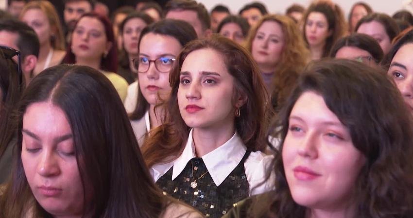 İzmir Büyükşehir Belediyesi, gençlerin eğitimden ulaşıma, sanattan kariyere kadar yaşamın