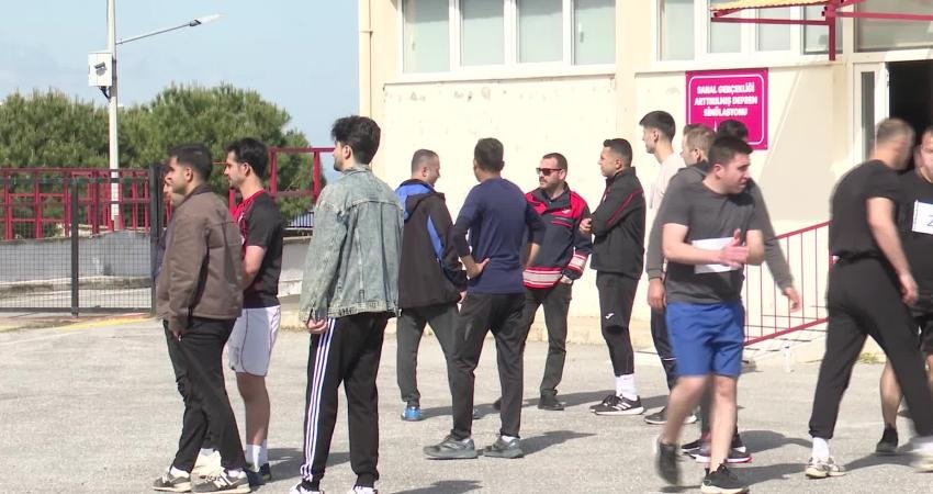 İzmir Büyükşehir Belediyesi’nin 100 yeni itfaiye personeli alımı için başlattığı