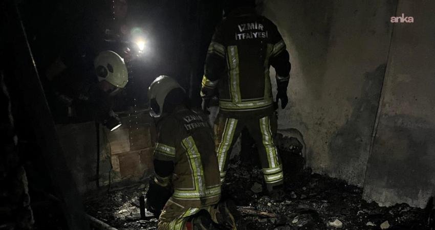 İzmir Konak'ta üç katlı binanın üçüncü katında gece saatlerinde yangın