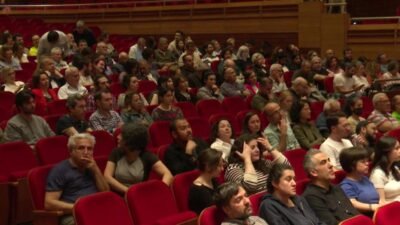 İzmir Büyükşehir Belediyesi Ahmed Adnan Saygun Sanat Merkezi’nde sahne alan