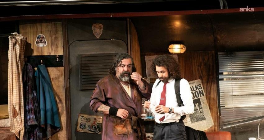 İzmir Şehir Tiyatroları’nın düzenlediği Gençlik Günleri, “Halktan Biri” oyunu ile