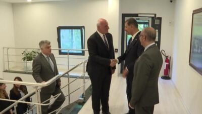 İzmir Büyükşehir Belediye Başkanı Cemil Tugay, Yunanistan Büyükelçisi Theodoros Bizakis