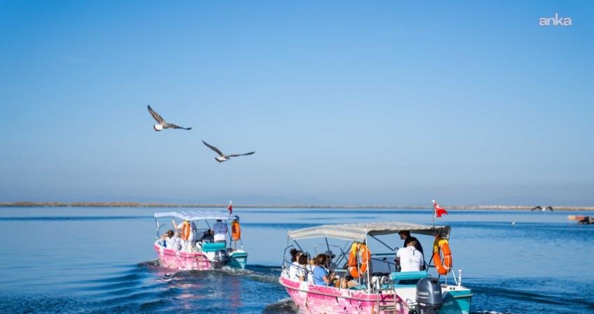 İzmir’de Flamingo Yolu Tekne Turları, bayramda da devam edecek İZDENİZ, Kurban Bayramı’nda İzmirlileri ve kent ziyaretçilerini Gediz Deltası’nın doğasıyla
