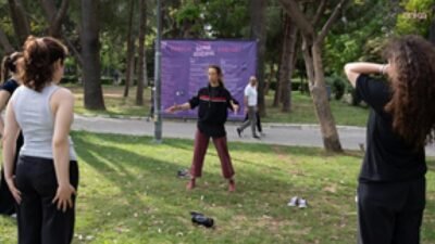 İzmir Şehir Tiyatroları’nın düzenlediği “İzBBŞT Gençlik Günleri”, gençleri profesyonel tiyatro