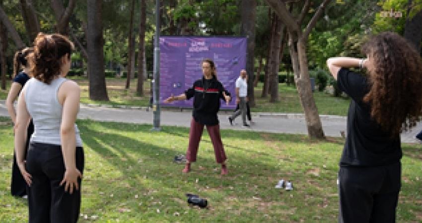 İzmir Şehir Tiyatroları’nın düzenlediği “İzBBŞT Gençlik Günleri”, gençleri profesyonel tiyatro