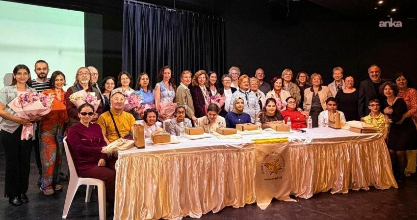 İzmir Büyükşehir Belediyesi’nin ev sahipliğinde düzenlenen TÜRGÖK 15. Öykü Yarışması