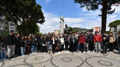 İzmir Büyükşehir Belediyesi üniversite öğrencilerine yönelik kültür gezisi düzenledi. İzmirli