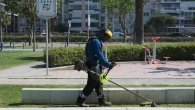 İzmir’in parklarında bayram öncesi bakım mesaisi İzmir Büyükşehir Belediyesi, Kurban Bayramı öncesi kent genelindeki park, sahil