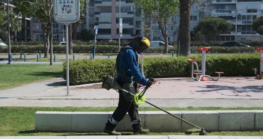 İzmir’in parklarında bayram öncesi bakım mesaisi İzmir Büyükşehir Belediyesi, Kurban Bayramı öncesi kent genelindeki park, sahil