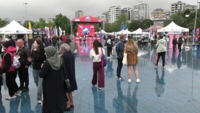 Kadıköy Belediyesi’nin düzenlediği Cadde 10K, Cadde 21K ve Çocuk Koşusu