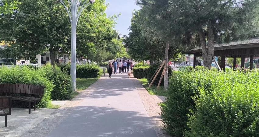 Osmaniye’nin Kadirli ilçesinde vatandaşlar, geçim sıkıntısı yaşadıklarını belirtti. En son