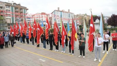 Kahramankazan’da gençler 19 Mayıs için yürüdü Kahramankazan’da 19 Mayıs Atatürk’ü Anma, Gençlik ve Spor Bayramı; tiyatro