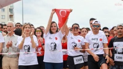 Karabağlar Belediyesi’nin 19 Mayıs kapsamında düzenlediği 10. Bağımsızlık Koşusu’na yaklaşık