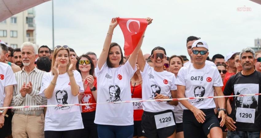Karabağlar Belediyesi’nin 19 Mayıs kapsamında düzenlediği 10. Bağımsızlık Koşusu’na yaklaşık