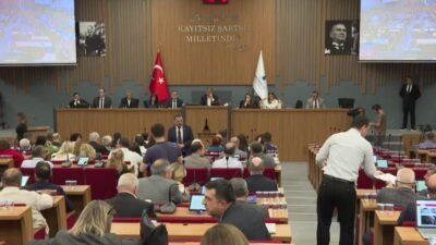 İzmir Büyükşehir Belediye Meclisi’nin olağanüstü toplantısında, Karşıyaka Zübeyde Hanım Stadyumu