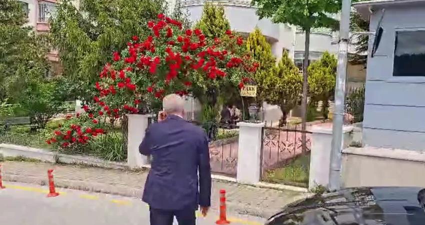 Kemal Kılıçdaroğlu’na bayram ziyaretleri CHP’li bazı isimler çalışmalarına konutunda devam eden Kemal Kılıçdaroğlu’nu ziyaret