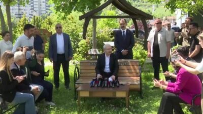 Kemal Kılıçdaroğlu, parti içinde ayrışmanın derinleşmemesi gerektiğini belirterek, "Biz düşman