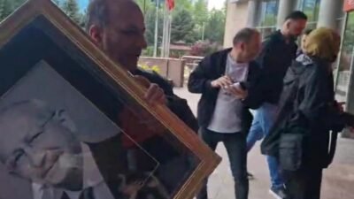 Kemal Kılıçdaroğlu'nun fotoğrafı, polis müdahalesiyle tahliye edilen CHP Genel Merkezi'nin