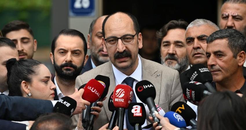 Kılıçdaroğlu’nun danışmanı Sönmez: “Kılıçdaroğlu il ve ilçe örgütlerimize dair herhangi bir görevden alma veya görevlendirme yapmamıştır” Kemal Kılıçdaroğlu'nun basın danışmanı Atakan Sönmez, "Sayın Genel Başkanımız Kemal