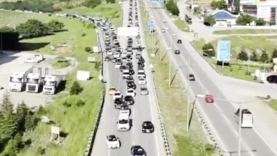 Kurban Bayramı tatilinin son günlerinde memleketlerinden dönüşe geçen vatandaşlar, Türkiye’nin