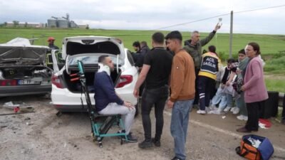 Kırıkkale'de iki otomobilin çarpışması sonucu meydana gelen trafik kazasında 3