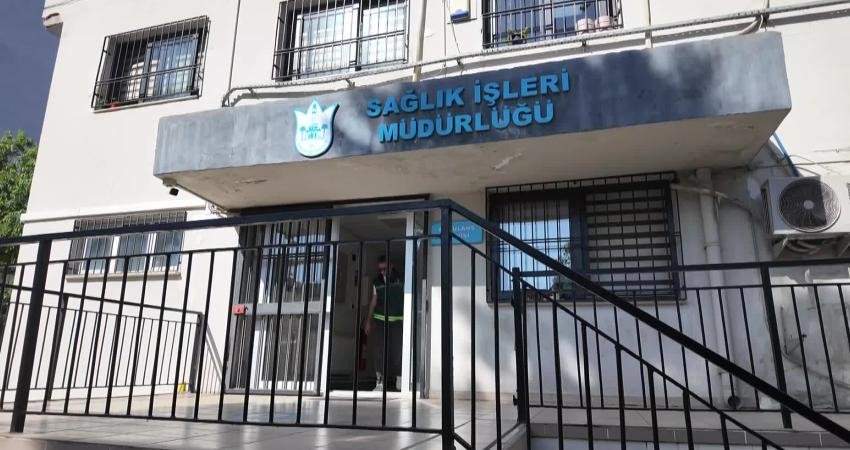 Konak Belediyesi’nin ücretsiz "Engelsiz Servis" hizmeti sayesinde akülü sandalye kullanıcısı