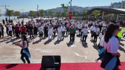 Konak Belediyesi’nin “Konaklı Anneler Sporla Mutlu” etkinliği için Karantina Meydanı’nda