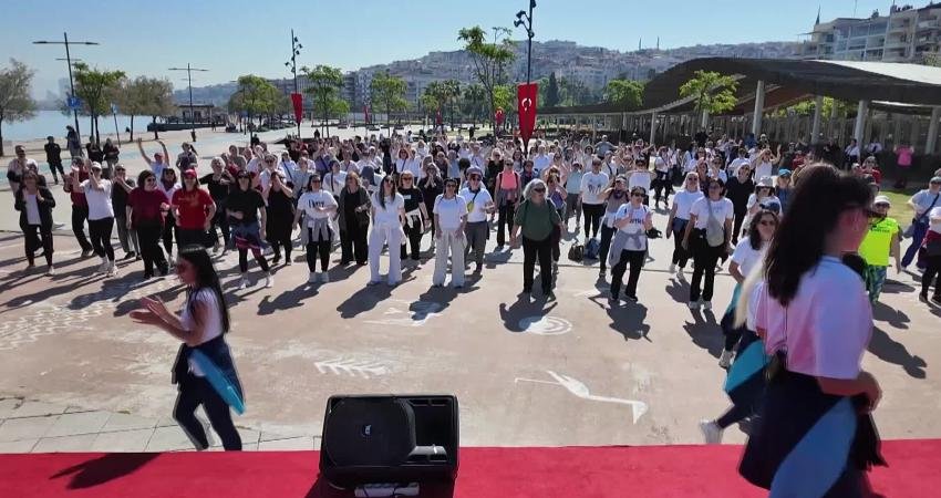 Konak Belediyesi’nin “Konaklı Anneler Sporla Mutlu” etkinliği için Karantina Meydanı’nda