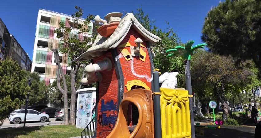 İzmir’de Konak Belediyesi Park ve Bahçeler Müdürlüğü ekipleri, havaların ısınmasıyla