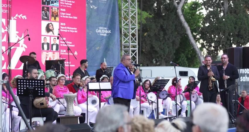 İzmir Büyükşehir Belediyesi, baharın başlangıcının, doğanın uyanışının sembolü Hıdırellez’i Kültürpark’ta