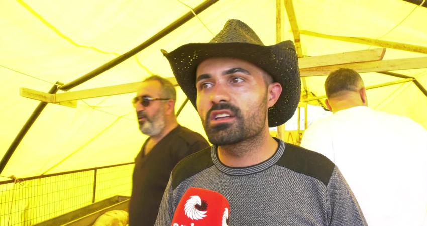 Kurban pazarlarında bayram yoğunluğu: “Şu an vatandaşın yüzde 70’i alıyor, yüzde 30’u alamıyor” Ankara'daki kurban pazarlarında bayramın ilk gününde yoğunluk sürerken, besiciler artan